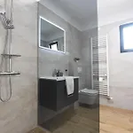 别墅 Luka - New Isolated With Heated Pool, Jacuzi And Sauna Gračac