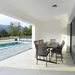 Luka - New Isolated With Heated Pool, Jacuzi&sauna *