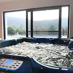 Villa Luka - New Isolated With Heated Pool, Jacuzi&sauna Gračac