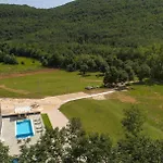 别墅 Luka - New Isolated With Heated Pool, Jacuzi And Sauna Gračac
