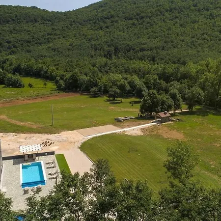 Villa Luka - New Isolated With Heated Pool, Jacuzi And Sauna Gračac