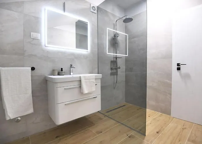Luka - New Isolated With Heated Pool, Jacuzi And Sauna Villa