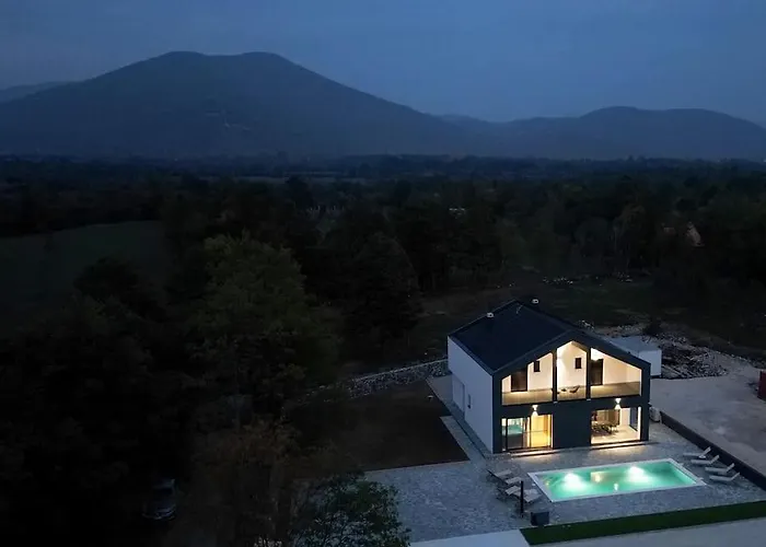 Villa Luka - New Isolated With Heated Pool, Jacuzi And Sauna Gračac