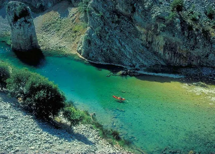 Luka - New Isolated With Heated Pool, Jacuzi And Sauna * Gračac
