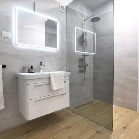 Luka - New Isolated With Heated Pool, Jacuzi And Sauna Villa
