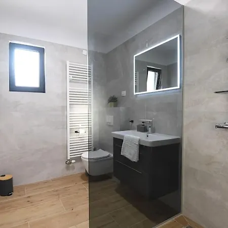 Luka - New Isolated With Heated Pool, Jacuzi And Sauna Villa Gračac