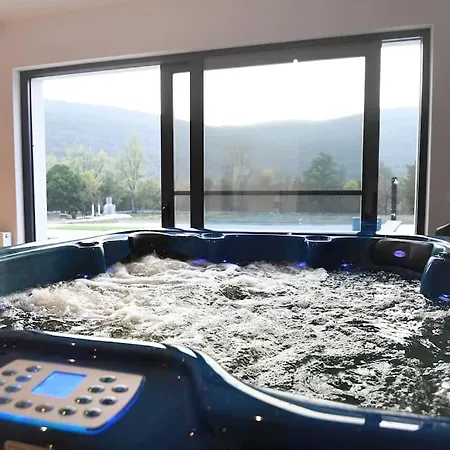 Villa Luka - New Isolated With Heated Pool, Jacuzi And Sauna Gračac