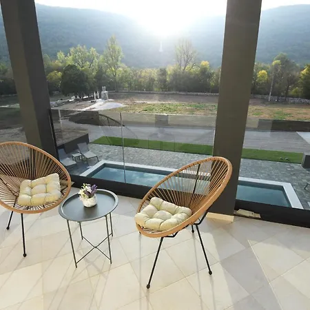 Luka - New Isolated With Heated Pool, Jacuzi And Sauna Gračac