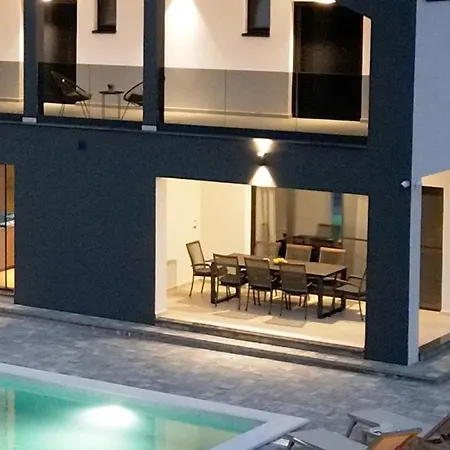 Villa Luka - New Isolated With Heated Pool, Jacuzi And Sauna *