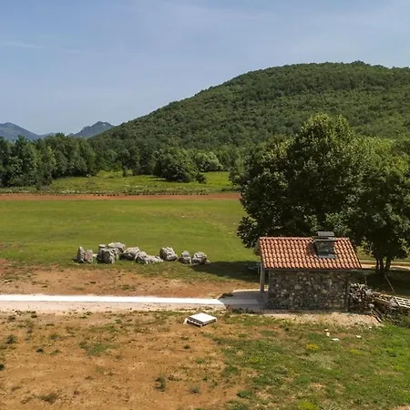Luka - New Isolated With Heated Pool, Jacuzi And Sauna Gračac