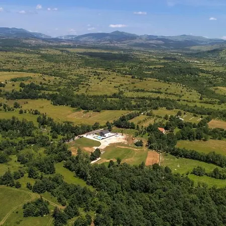 Villa Luka - New Isolated With Heated Pool, Jacuzi And Sauna Gračac