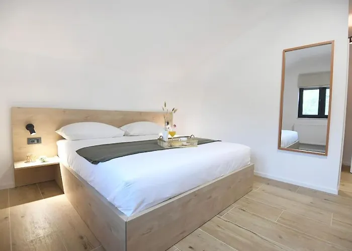 빌라 Luka - New Isolated With Heated Pool, Jacuzi And Sauna *