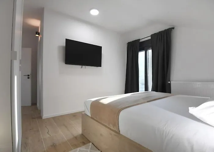 Luka - New Isolated With Heated Pool, Jacuzi And Sauna 빌라 *