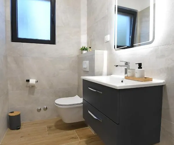 빌라 Luka - New Isolated With Heated Pool, Jacuzi And Sauna *