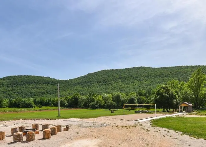 Luka - New Isolated With Heated Pool, Jacuzi And Sauna * Gračac